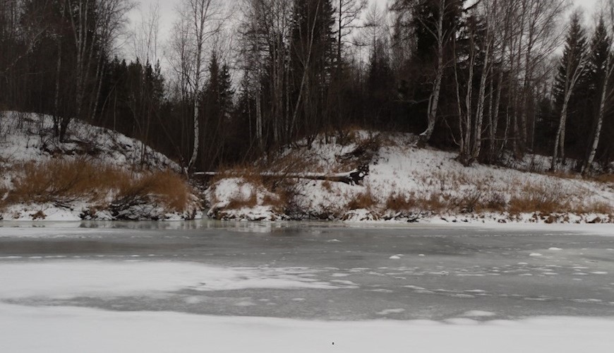 границы основной струи с более спокойной водой.